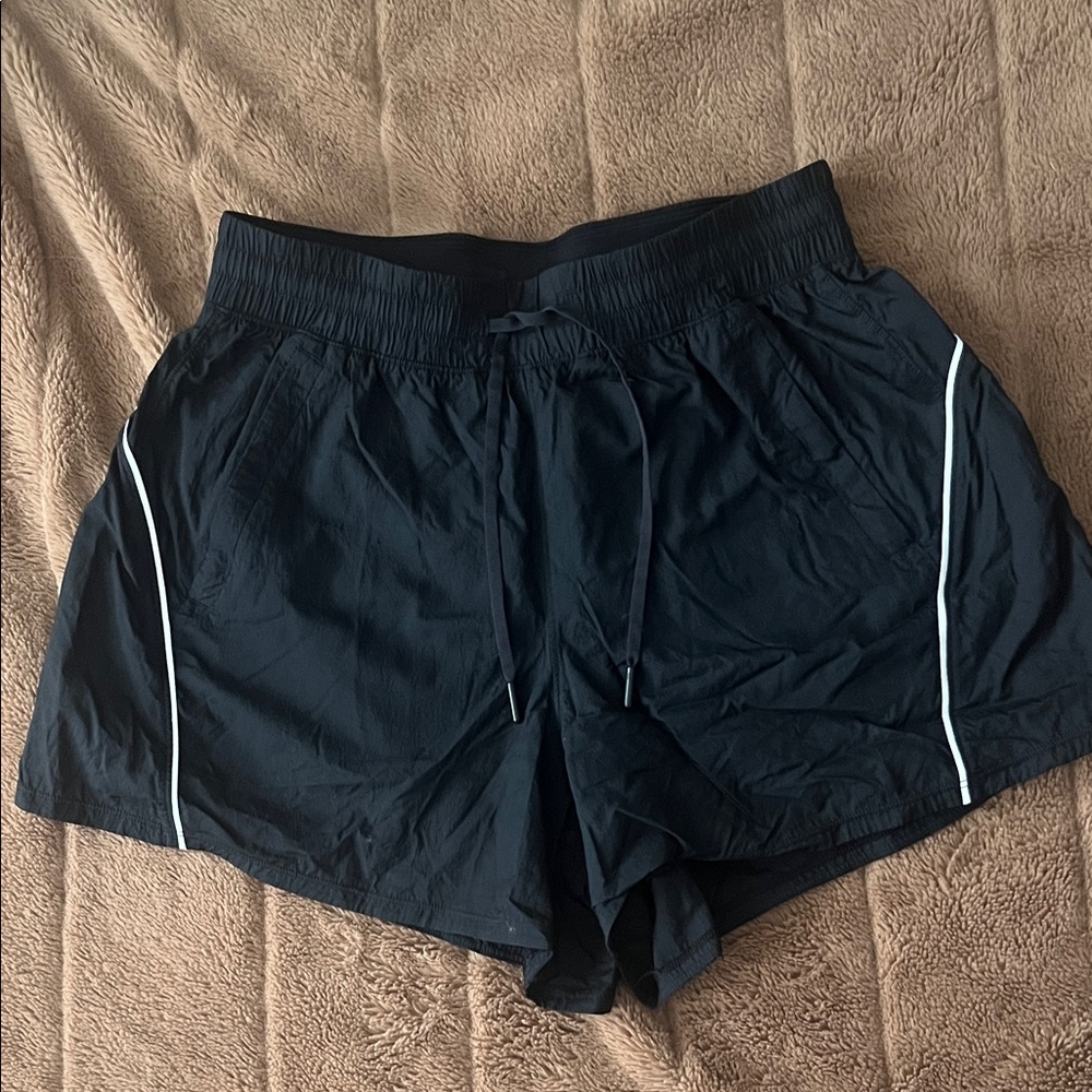 lululemon athletica Black High-Waist Athletic Shorts with White Piping